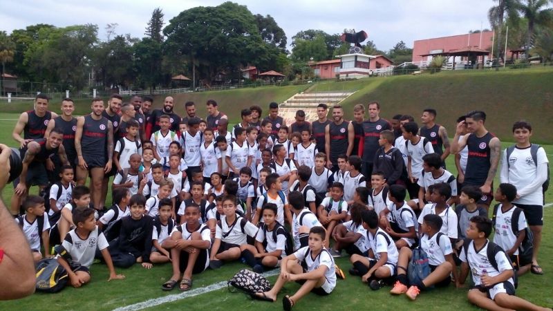 INTERNACIONAL DE PORTO ALEGRE TREINA NO BOLA PRETA